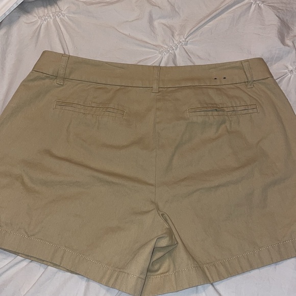 J Crew - women’s size 12 - khaki shorts EUC - Picture 9 of 9
